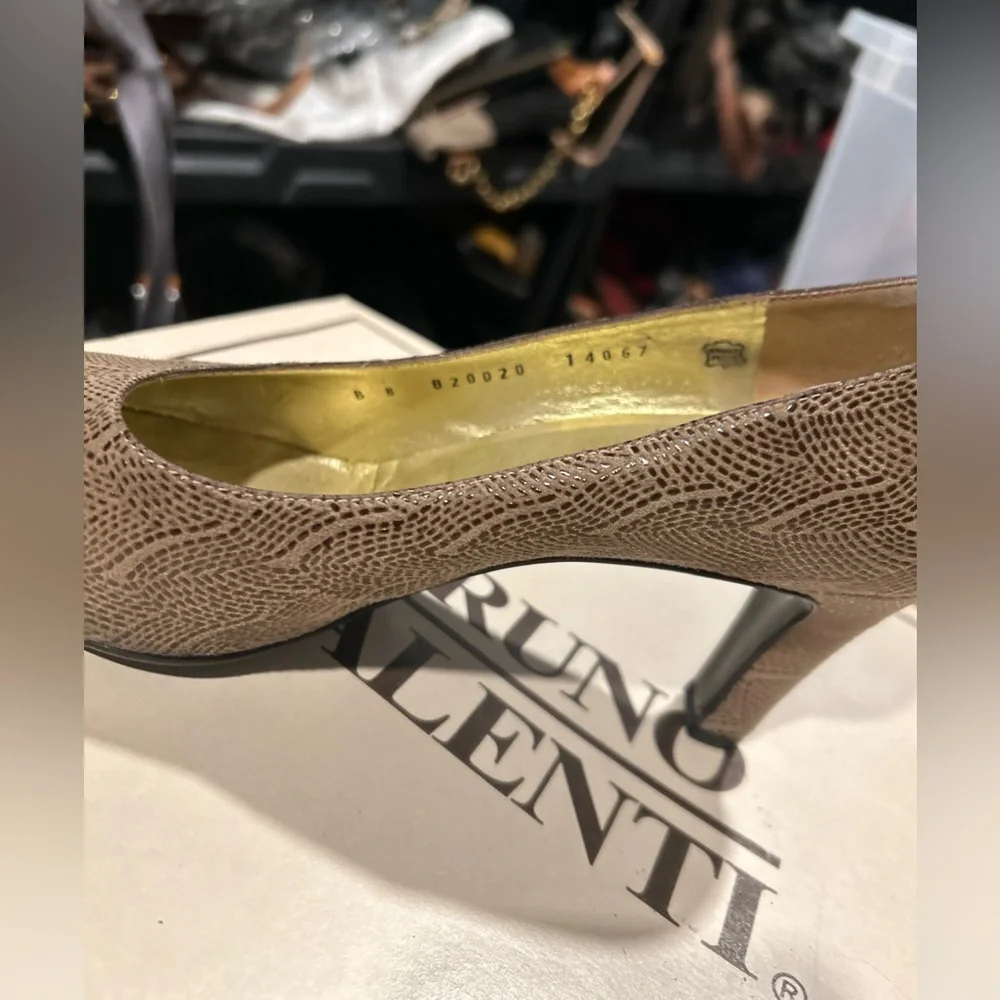 Bruno Magli leather heels 6 Preowned pumps‎